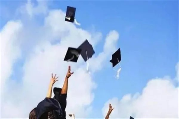 只想当高中老师，博士学位带来的收益大吗？