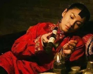 唯一不怵宁静的是张雨绮，两人把杜华怼翻，却让人好感度最高。后来怎样？