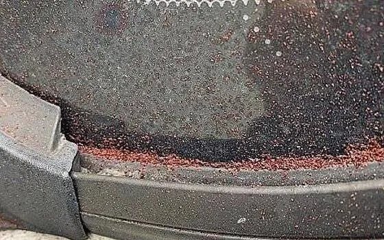 瑞士小镇下起巧克力雨是怎么回事 当地居民都惊呆了