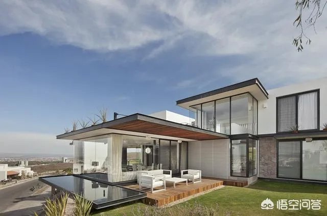 如果在一线城市你有一套价值1000万的自住豪宅，你会选择卖了吃利息租房住吗？为什么？