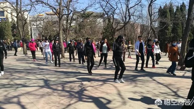 广场舞大妈，是如何成为人们心中的热门？