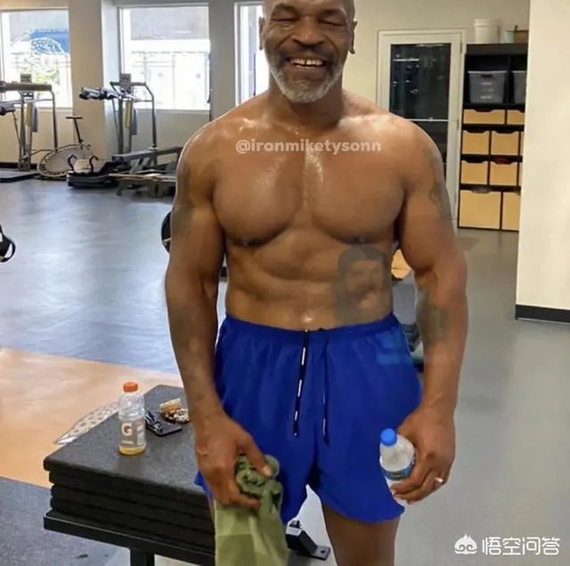 假如拳王泰森和武僧一龙拳击比赛，武僧一龙能支撑几个回合？