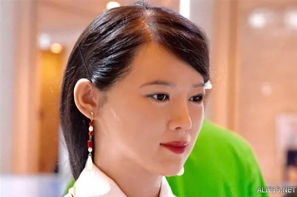 这些美女机器人满足你的所有想象！外貌形态好逼真！