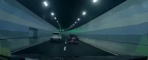 恶意别车泼咖啡有感：黑车刑拘大快人心，不文明驾驶也要不得