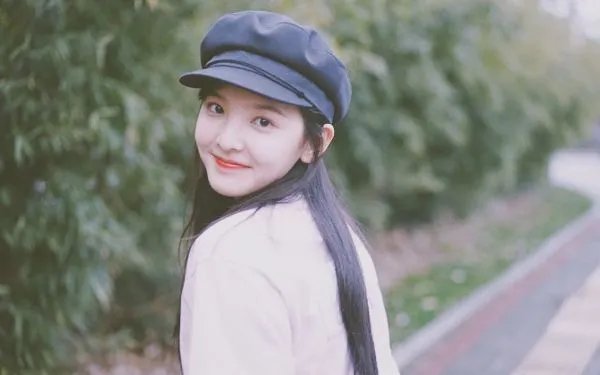 如何评价章若楠的颜值？