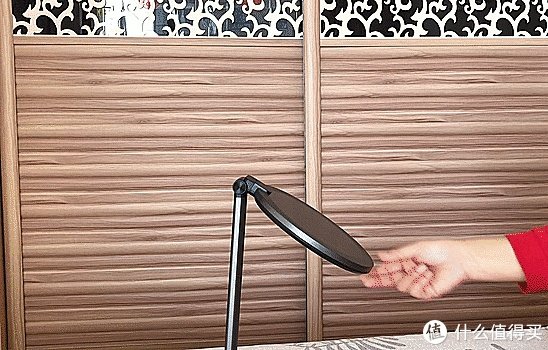 给孩子创造一个舒适的用眼环境—飞利浦轩坦护眼台灯测评体验