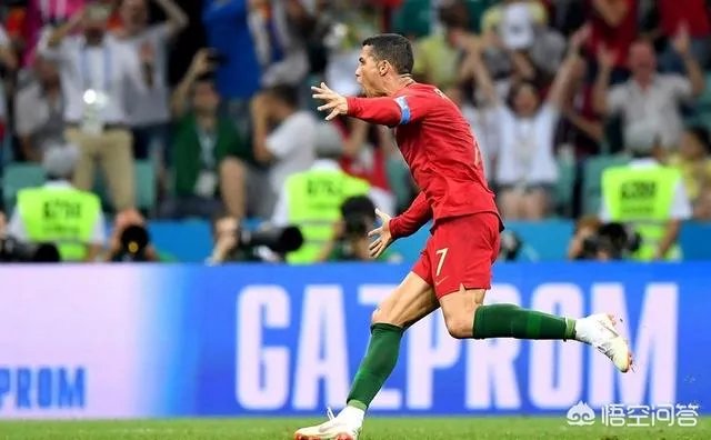 西葡大战C罗上演帽子戏法，打进第一粒点球之后，C罗的庆祝动作有什么特殊含义吗？