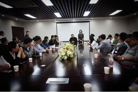 肖伟的主要学历与经历