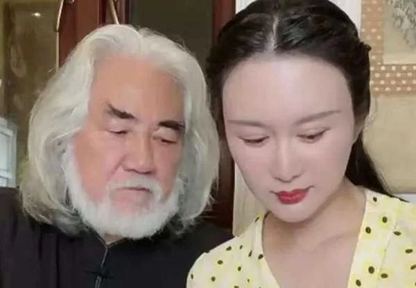 杜星霖顶着“三儿”的罪名,嫁给大31岁张纪中,二人婚后生活的幸福呢?