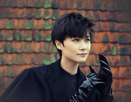 李宇春这几年很低调，为什么在娱乐圈的地位却很高？