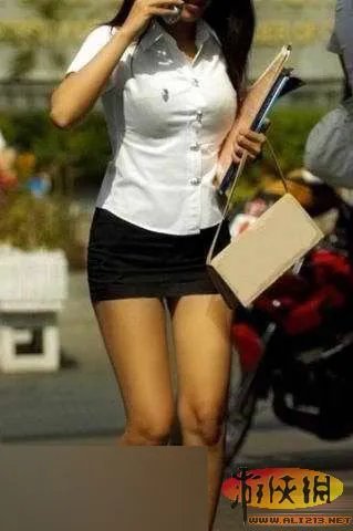 日本妹子校服实拍 清纯又邪恶的少女身体