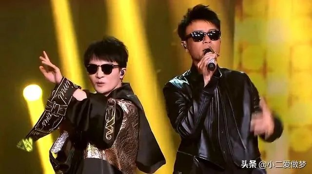 周深在卡布时期唱的《光》就已经具有很高技巧性了，这样的音域是天生的吗？