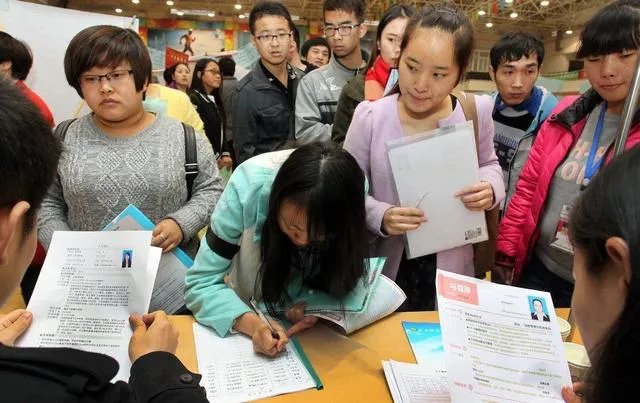 西安那么多高校大学生,为什么毕业大部分都选择离开?