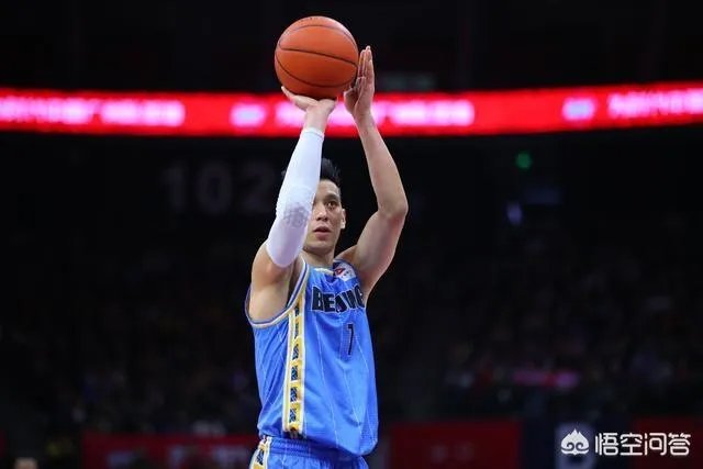 首钢和新疆队比赛中，得分状态最好的林书豪在末节坐冷板凳，这是怎么回事？