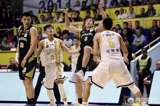 山东高速与浙江广厦的半决赛刚开始,睢冉就被罚下,对此你怎么看?