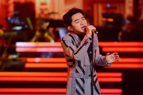 王祖蓝为何能在内地这么火？这么风生水起？