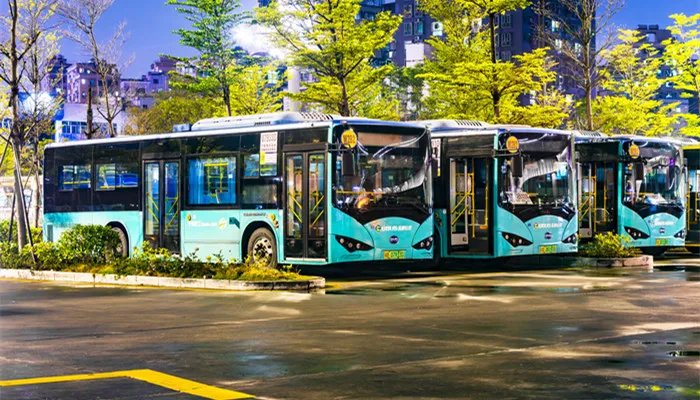 公交车超载的标准1平米站多少人 公交车载客标准1平方米超过多少人才算超载