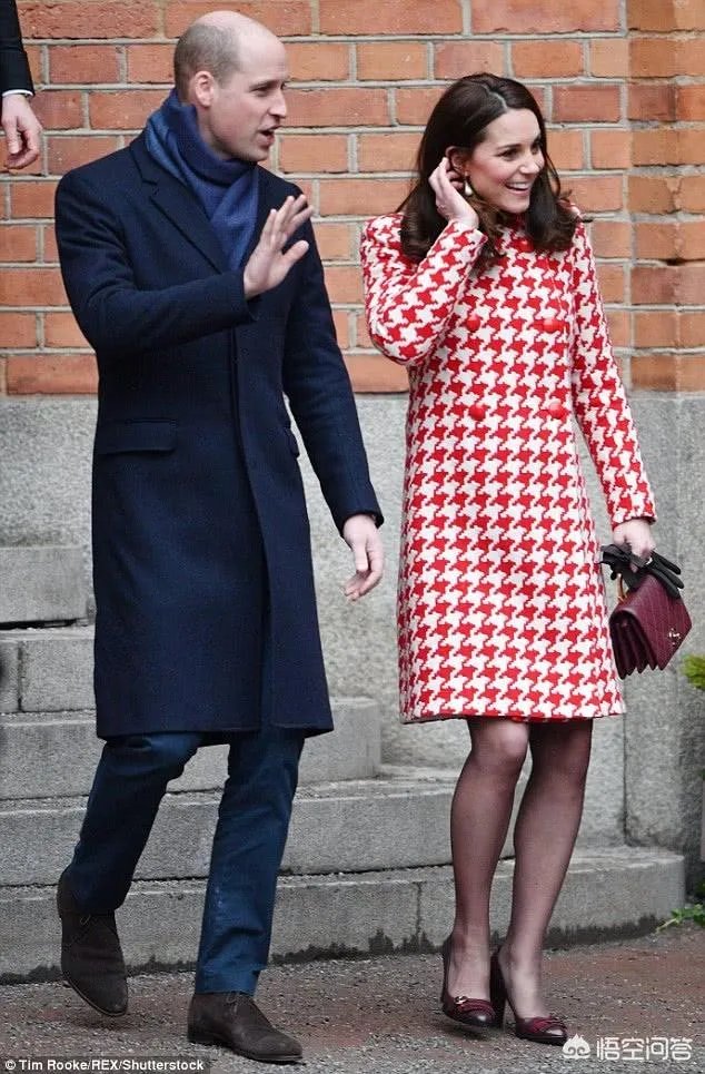 凯特金色战袍是致敬戴妃的