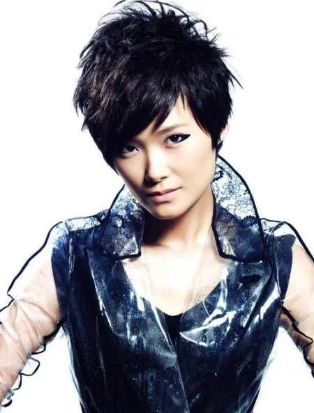 李宇春这几年很低调，为什么在娱乐圈的地位却很高？