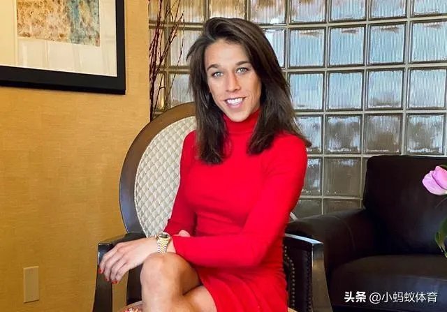 UFC冠军赛后，乔安娜需要进行整形手术而张伟丽却完全不需要，这是为什么？你怎么看？