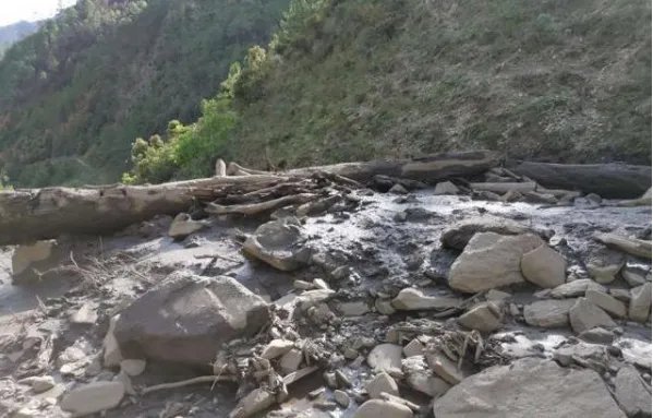 凉山木里泥石流最新消息 15分钟撤离386人避险成功