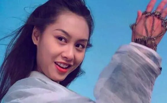 如今周星驰谈到朱茵，总是落下泪来，你怎么看待周星驰和朱茵的感情？