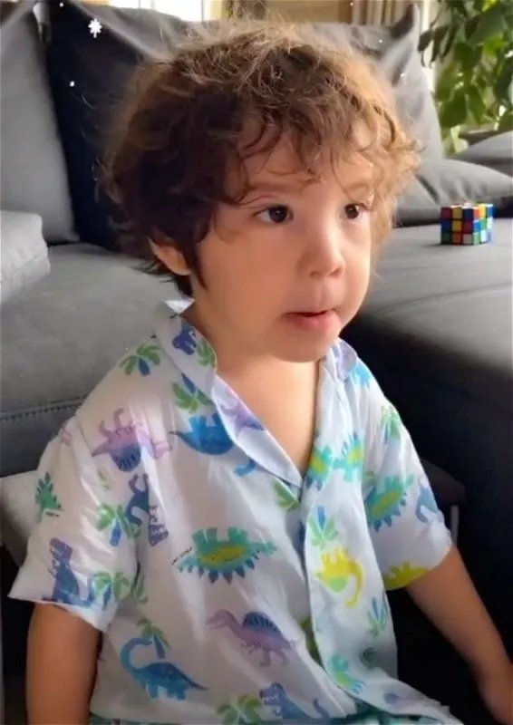 朴柱昊的儿子建厚唱防弹少年团的新曲《炸药》，好听吗？