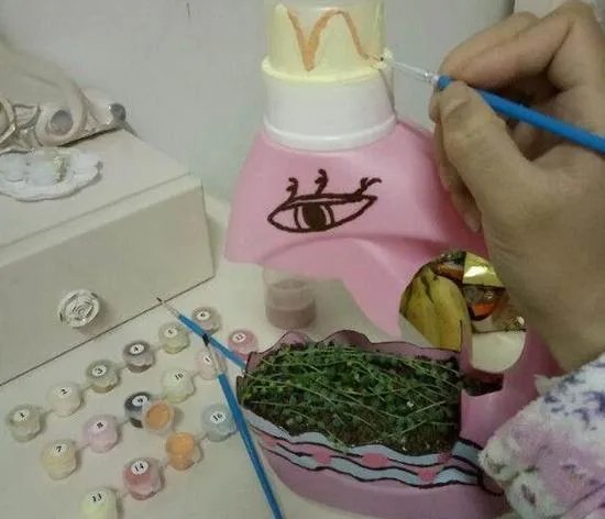 洗衣液瓶子做花盆制作方法图片