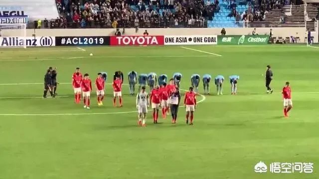 大邱球员疑似集体向恒大球员鞠躬，这是韩国足球文化还是在送别过气的亚冠冠军？
