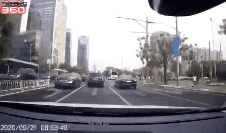 恶意别车泼咖啡有感：黑车刑拘大快人心，不文明驾驶也要不得