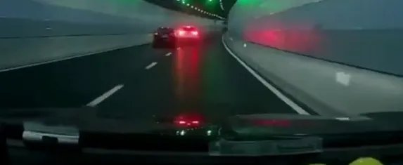 恶意别车泼咖啡有感：黑车刑拘大快人心，不文明驾驶也要不得