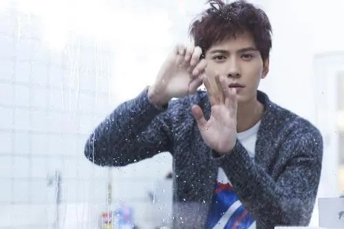 徐正溪和很多火的女星合作过，但为什么都是“千年男配”？