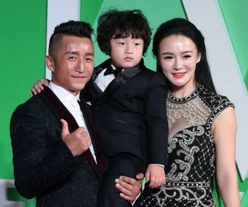 邹市明老婆大尺度照片曝光 被网友调侃胸好大