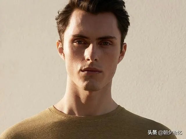 有哪些设计简单上身有气质的女装品牌？