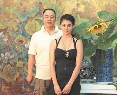 张铁林现在的妻子是谁：张铁林谈感情现任老婆曝光