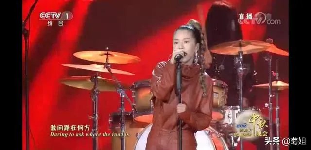 谭维维改编的摇滚《敢问路在何方》，为何大家反响如此强烈？