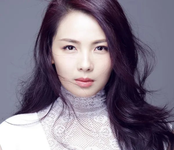 刘涛车晓罕见同框，同穿裸色礼裙，为何被网友吐槽一个像村姑一个像贵妇？