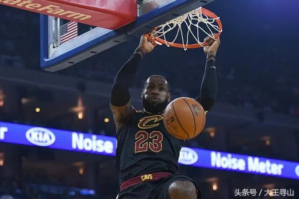 杜兰特防守犯规，裁判判詹姆斯失误，你怎么看？