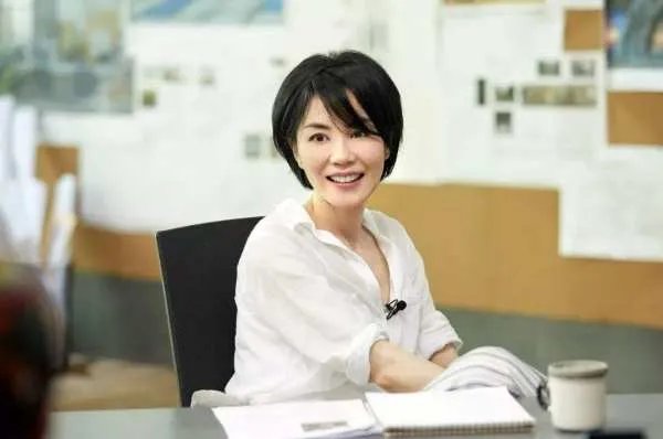 你觉着在娱乐圈中和谁关系最好？