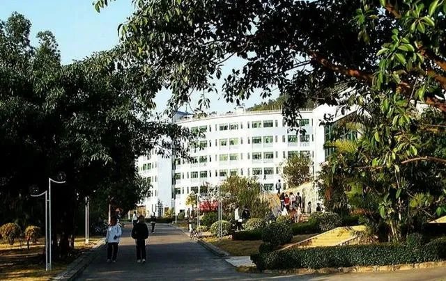 遵义医学院珠海校区这所大学好吗?