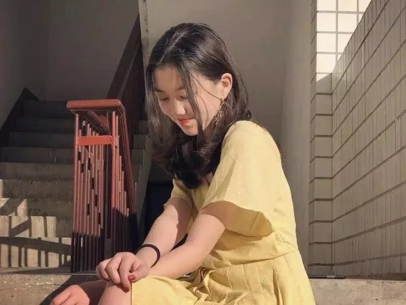 李嫣摆摊义卖，这么做对她有什么好处？