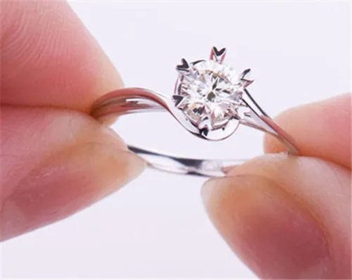 结婚戒指戴左手还是右手 男女结婚戒指的正确戴法