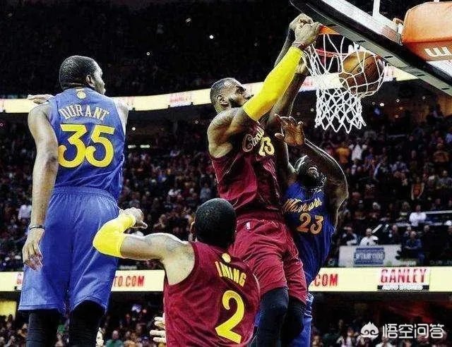 湖人胜老鹰，詹姆斯扣篮绝杀后身体挂在篮筐上长达5秒，为什么没被吹技术犯规？