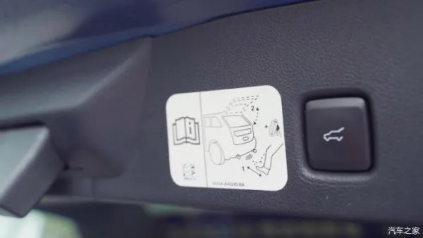 长了一副百万豪车的脸，却只要17.98万，它是谁？！