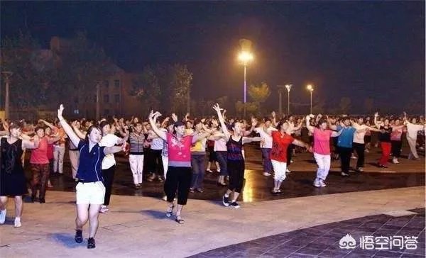 广场舞大妈，是如何成为人们心中的热门？