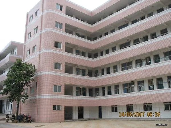 雷州市第一中学的学校概况