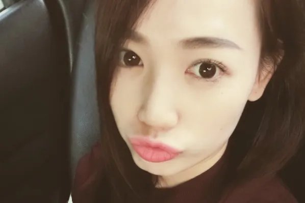 马蓉卖萌自拍，还嘲讽王宝强，她究竟为何这么做，你怎么看?