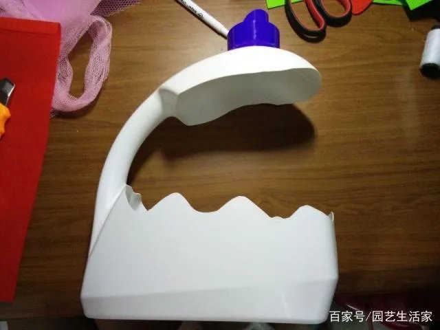 洗衣液瓶子做花盆制作方法图片