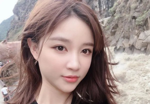 同样是王思聪的前女友，雪梨是凭借什么自创品牌，身价过亿成为豪门网红？