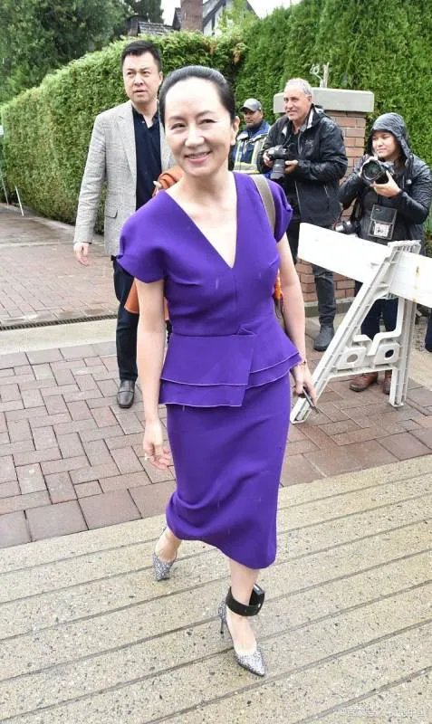 孟晚舟把电子脚镣带成了时尚单品，你觉得她的心理素质有多强大？